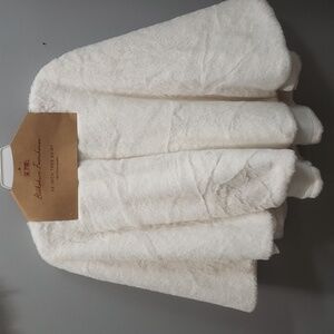 Berkshire Blanket & Home NWT Ivory Faux Fur 56" Tree Skirt